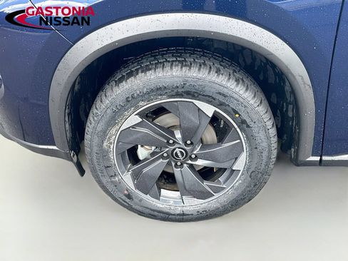 Used 2025 Nissan Rogue SV FWD image 38