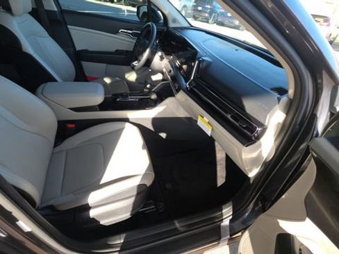 Used 2023 Kia Sportage EX FWD image 29