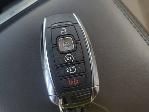 Used 2018 Lincoln MKX Reserve w/ Driver Assistance Package AWD/4WD image 28