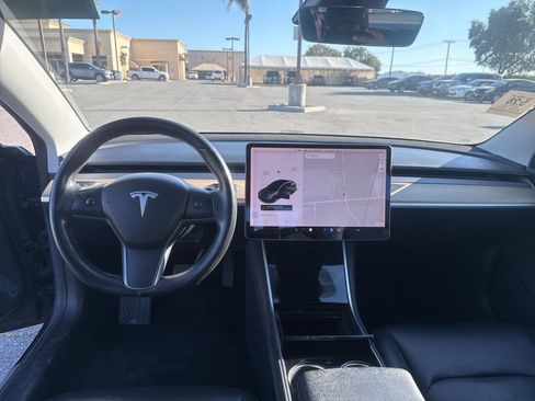 Used 2018 Tesla Model 3 Long Range image 19