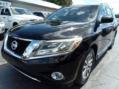 Used 2014 Nissan Pathfinder SL image 2