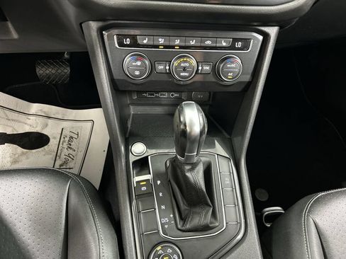 Used 2019 Volkswagen Tiguan SE w/ Panoramic Sunroof Package AWD/4WD image 17