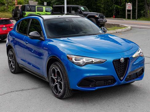 Used 2024 Alfa Romeo Stelvio Veloce AWD/4WD image 3