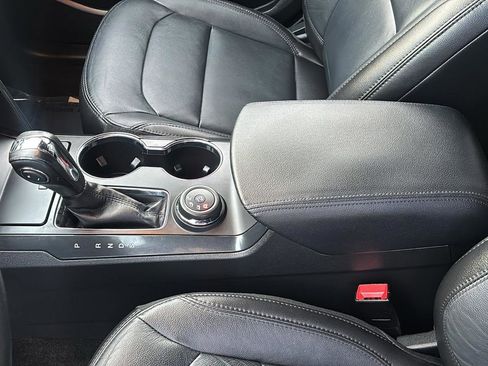 Used 2018 Ford Explorer XLT w/ Equipment Group 202A image 23