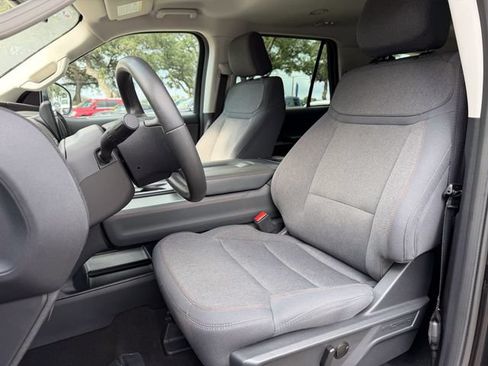 Used 2025 Ford Expedition Max Active AWD/4WD image 9