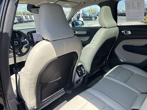 Certified 2023 Volvo XC40 B5 Plus w/ Driver Assist Package AWD/4WD image 36