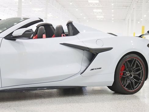 Used 2024 Chevrolet Corvette Z06 w/ Z07 Performance Package image 5