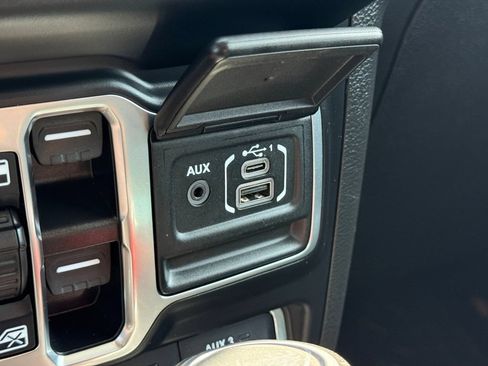Used 2022 Jeep Wrangler Unlimited Rubicon w/ LED Lighting Group AWD/4WD image 22