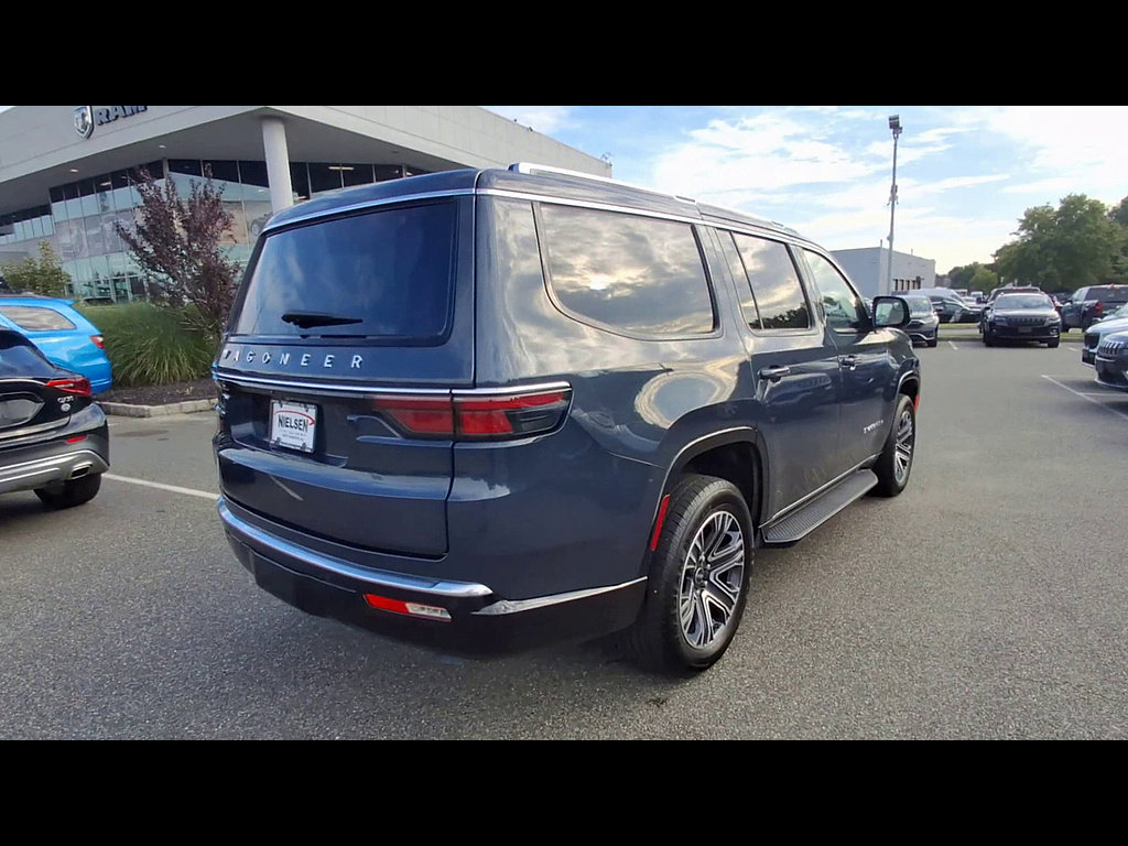 Used 2025 Jeep Wagoneer 4WD image 8