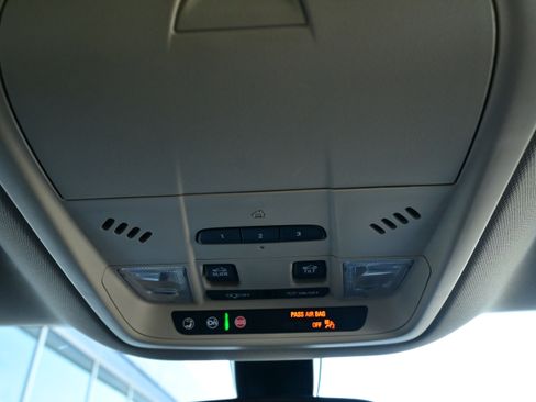 Used 2021 Buick Enclave Essence w/ Sport Touring Edition image 33