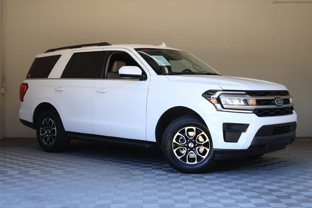 Used 2022 Ford Expedition XLT AWD/4WD image 2