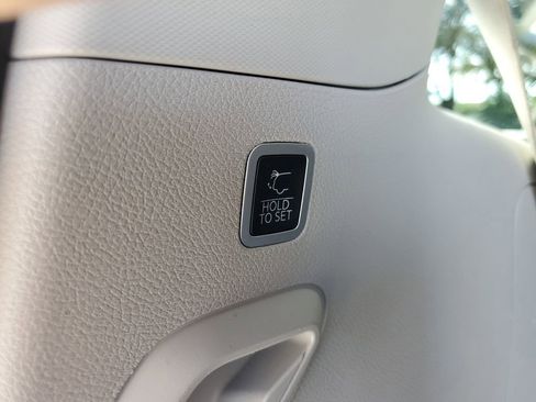 Used 2022 Jeep Wagoneer Series III w/ Premium Group I image 15