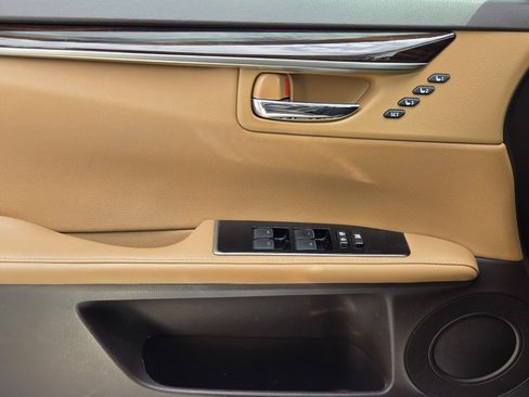 Used 2017 Lexus ES 350 w/ Luxury Package FWD image 32