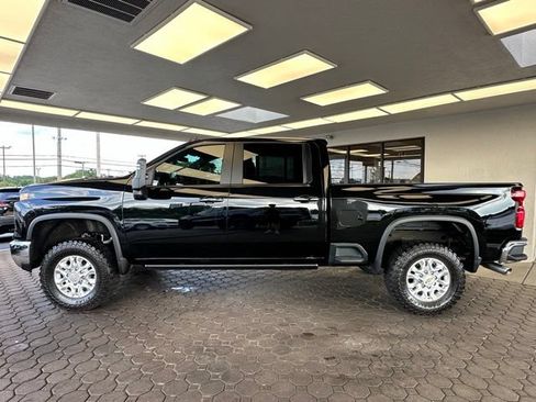 Used 2024 Chevrolet Silverado 2500 LT w/ Convenience Package AWD/4WD image 2