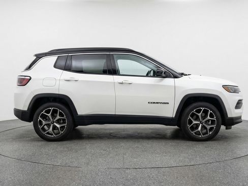 Used 2025 Jeep Compass Limited AWD/4WD image 11