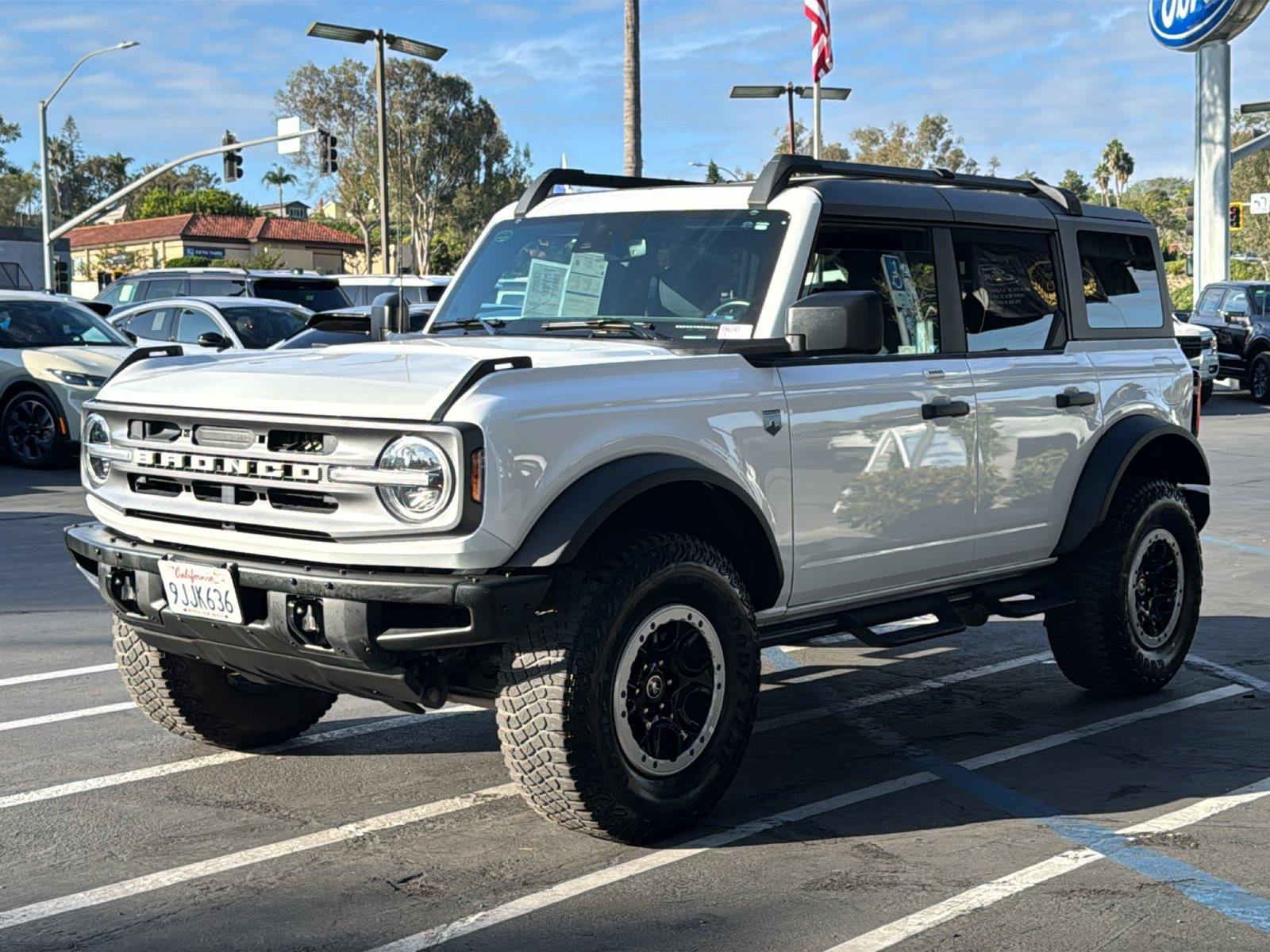 Certified 2023 Ford Bronco Big Bend w/ Sasquatch Package AWD/4WD image 4