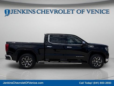 Used 2023 GMC Sierra 1500 SLT w/ SLT Premium Package AWD/4WD image 4