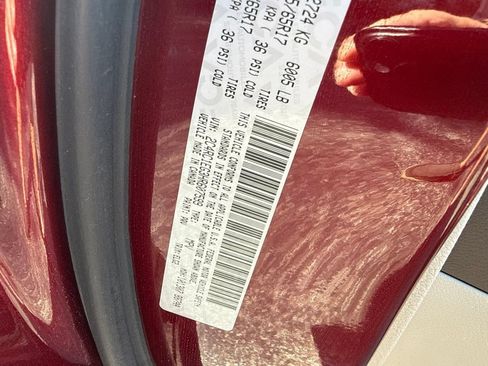 Used 2017 Chrysler Pacifica Touring-L Plus w/ Advanced Safetytec Group FWD image 11
