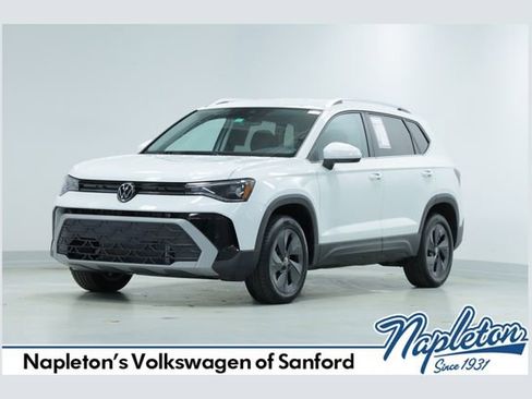 New 2025 Volkswagen Taos SE image 1