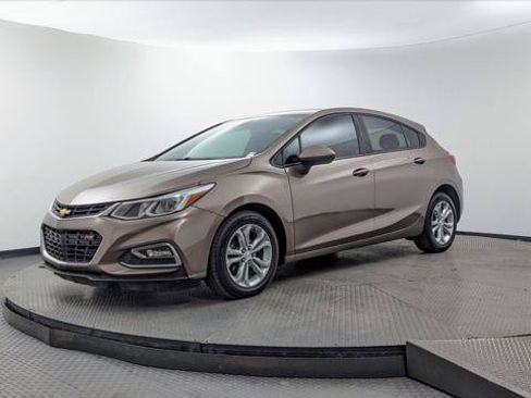 Used 2019 Chevrolet Cruze LS w/ LS Convenience Package FWD image 2