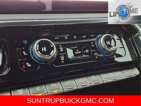 Used 2025 GMC Sierra 2500 Denali w/ Denali Reserve Package image 8