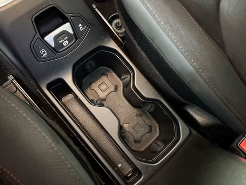 Used 2023 Jeep Renegade Trailhawk image 15