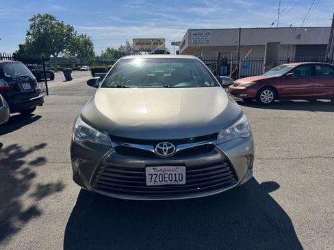 Used 2017 Toyota Camry LE image 2