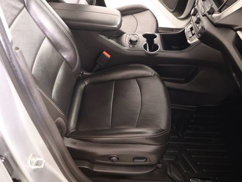 Used 2022 GMC Terrain SLT AWD/4WD image 13