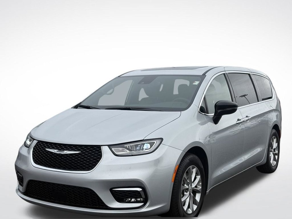 Used 2026 Chrysler Pacifica Limited FWD image 2