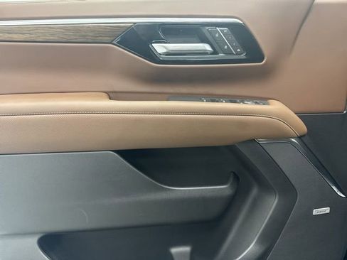 Used 2026 Chevrolet Suburban High Country image 9