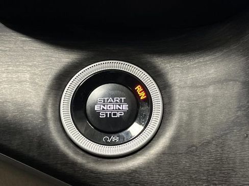 Used 2025 Jeep Grand Cherokee Limited w/ Luxury Tech Group II image 24