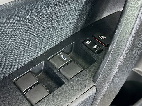 Used 2015 Toyota Corolla LE image 18