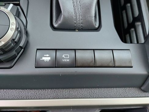 Used 2025 Toyota Tacoma Limited AWD/4WD image 31