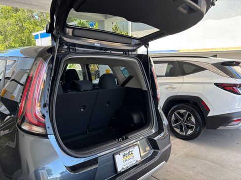 Used 2025 Kia Soul LX w/ LX Technology Package FWD image 31