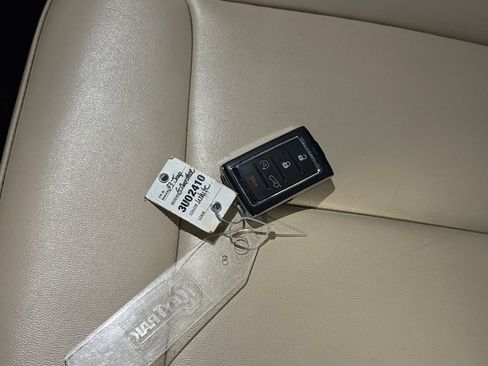 Used 2023 Jeep Grand Cherokee L Limited AWD/4WD image 32