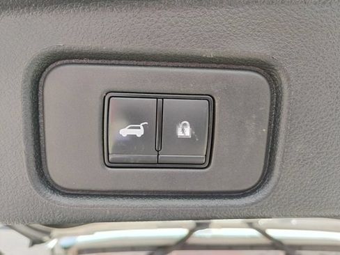 Used 2023 Nissan Pathfinder SL AWD/4WD image 9
