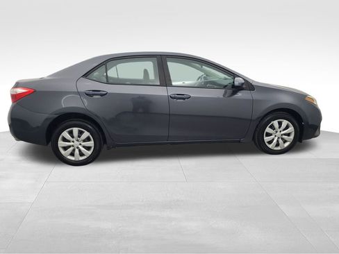 Used 2015 Toyota Corolla LE image 4