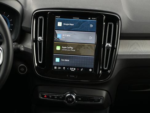 Used 2025 Volvo XC40 B5 Core image 5