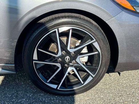 Certified 2025 Nissan Sentra SR w/ SR Premium Package image 9