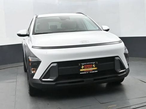 Used 2024 Hyundai Kona SEL FWD image 3