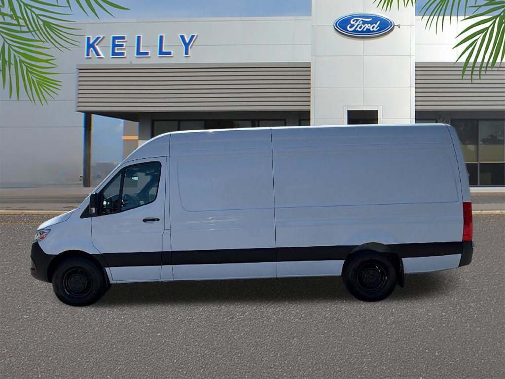 Used 2025 Mercedes-Benz Sprinter 2500 image 2
