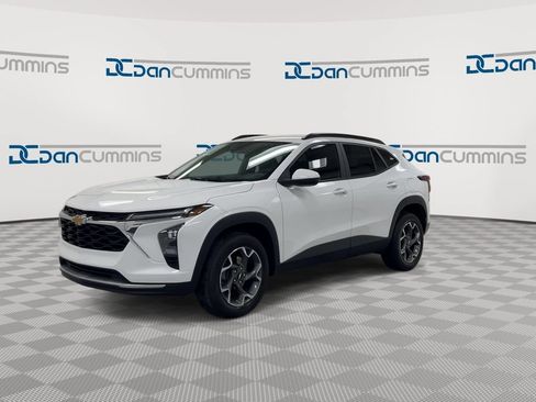 Used 2024 Chevrolet Trax LT w/ Driver Confidence Package FWD image 4