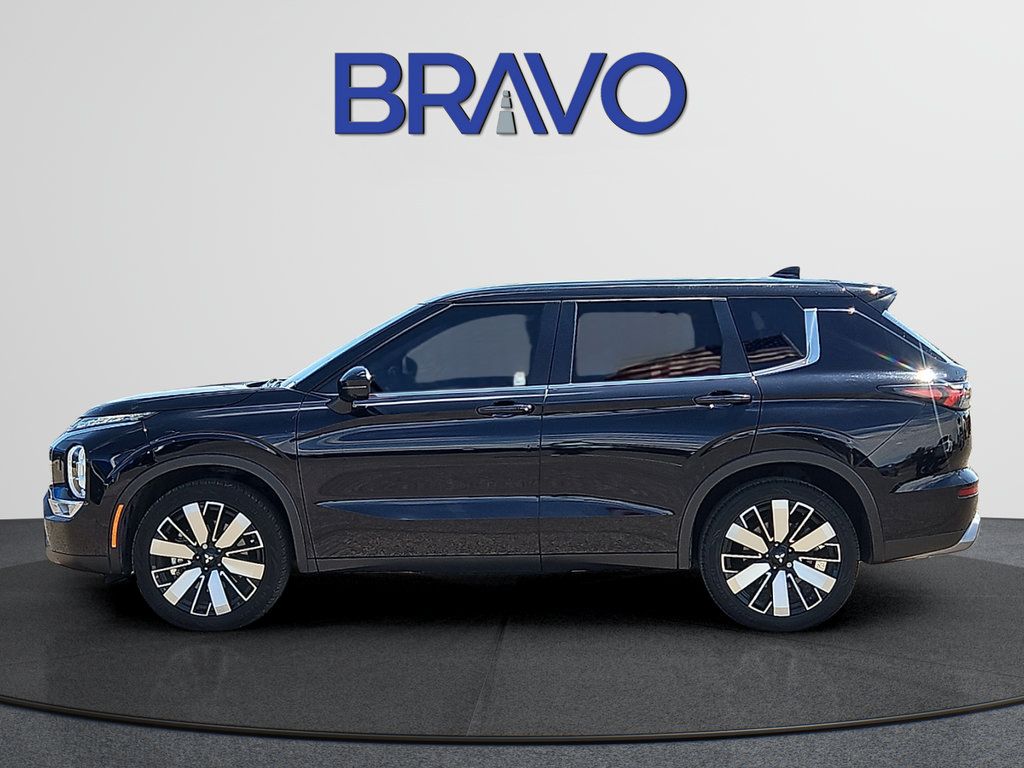 Used 2025 Mitsubishi Outlander SE AWD/4WD image 2