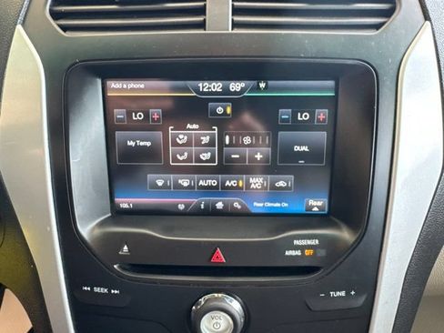 Used 2015 Ford Explorer XLT w/ Equipment Group 201B AWD/4WD image 18