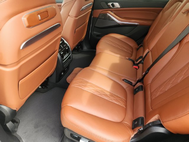Used 2023 BMW X7 xDrive40i w/ Premium Package AWD/4WD image 32