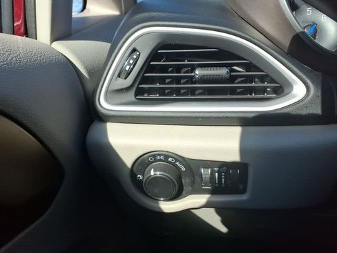 Used 2017 Chrysler Pacifica Touring image 20