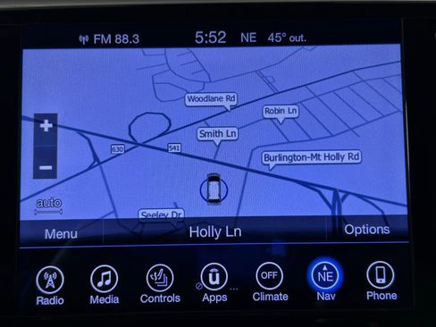 Used 2017 Chrysler Pacifica Limited image 18