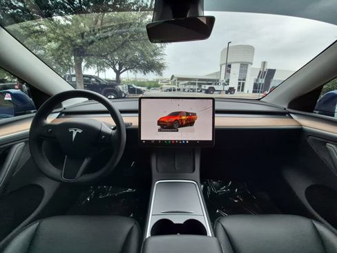 Used 2024 Tesla Model Y Long Range AWD/4WD image 18