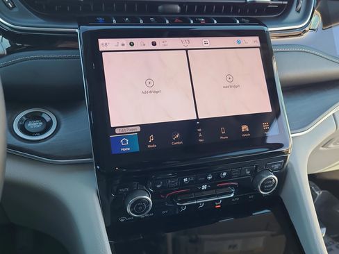 Used 2022 Jeep Grand Cherokee Overland w/ Advanced Protech Group III image 21