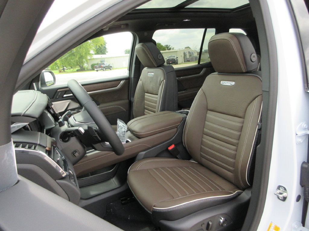 New 2027 GMC Acadia Denali Ultimate FWD image 10